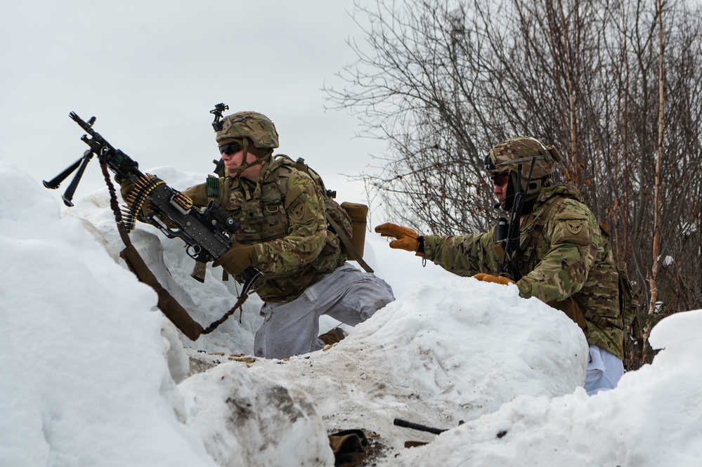 '3 Geronimo' paratroopers conduct CALFEX