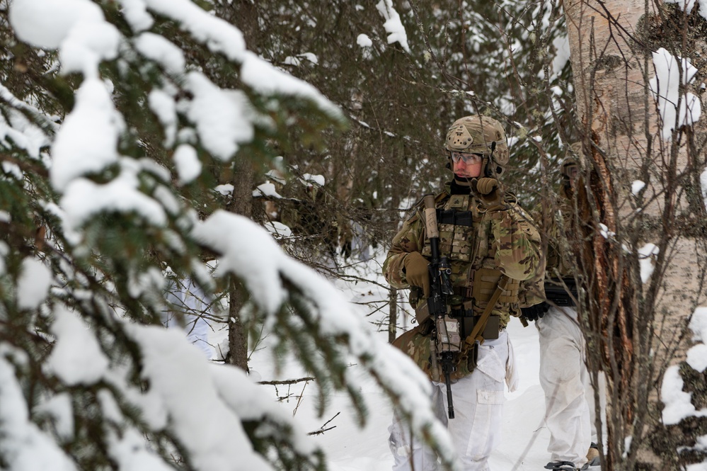 '3 Geronimo' paratroopers conduct CALFEX