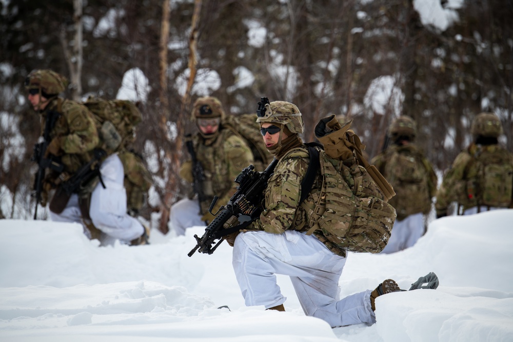 '3 Geronimo' paratroopers conduct CALFEX