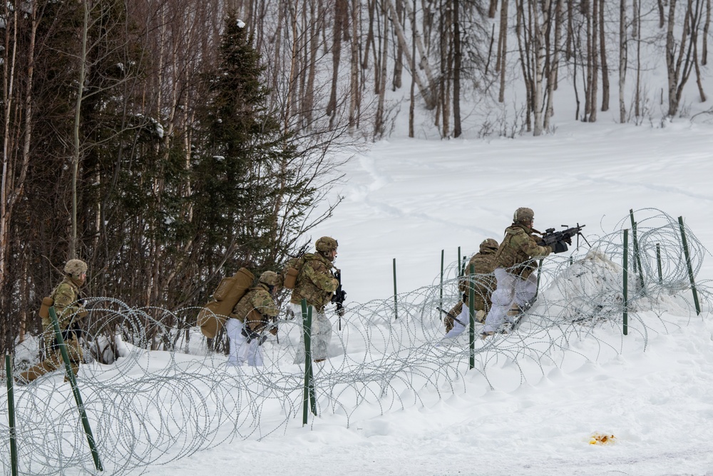 '3 Geronimo' paratroopers conduct CALFEX