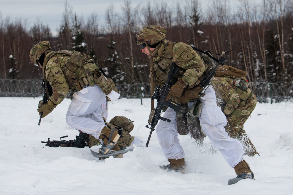 '3 Geronimo' paratroopers conduct CALFEX