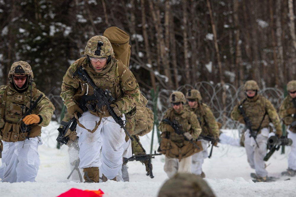 '3 Geronimo' paratroopers conduct CALFEX
