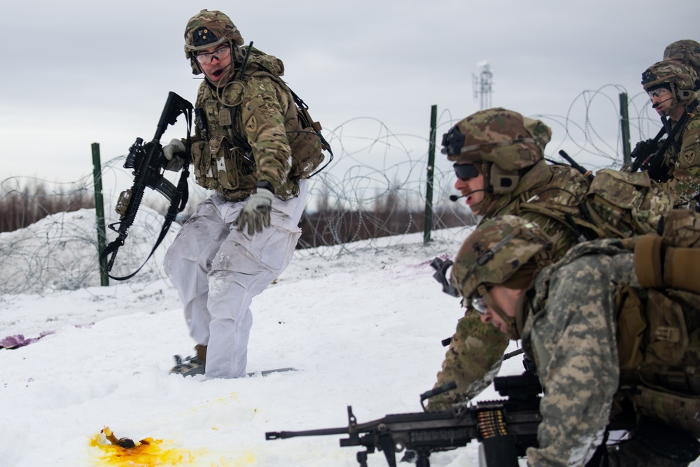 '3 Geronimo' paratroopers conduct CALFEX