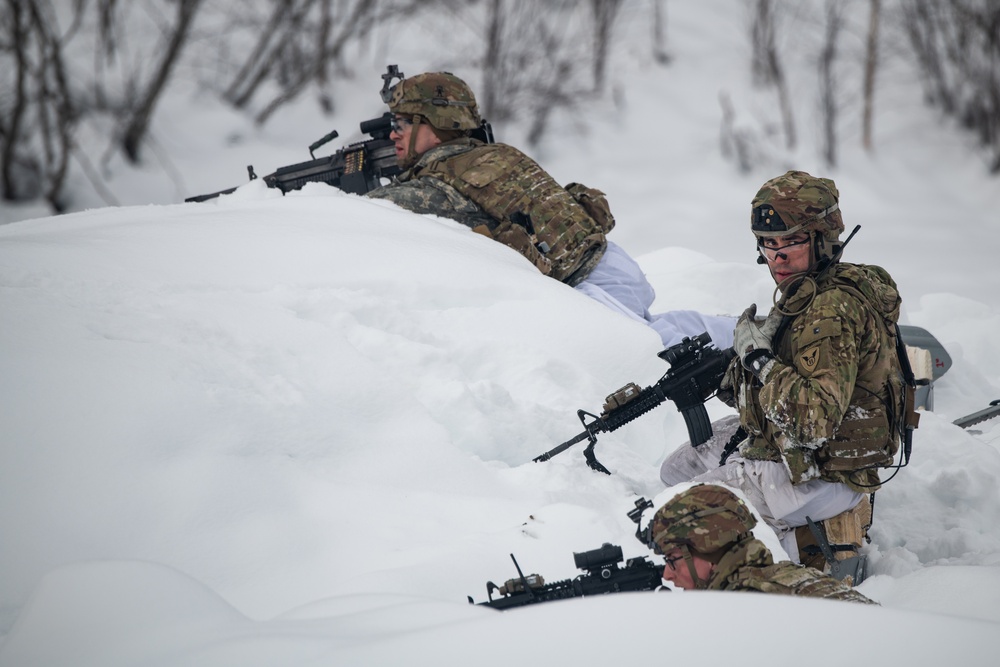 '3 Geronimo' paratroopers conduct CALFEX