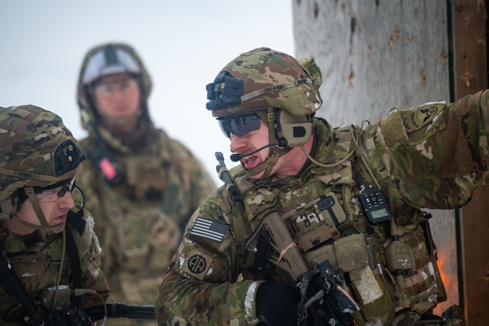 '3 Geronimo' paratroopers conduct CALFEX