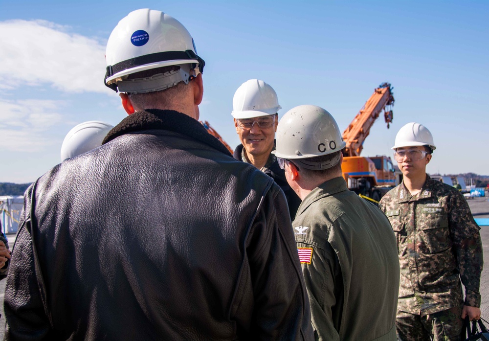 USS Ronald Reagan (CVN 76) Sailors host tour for ROK Fleet Commander