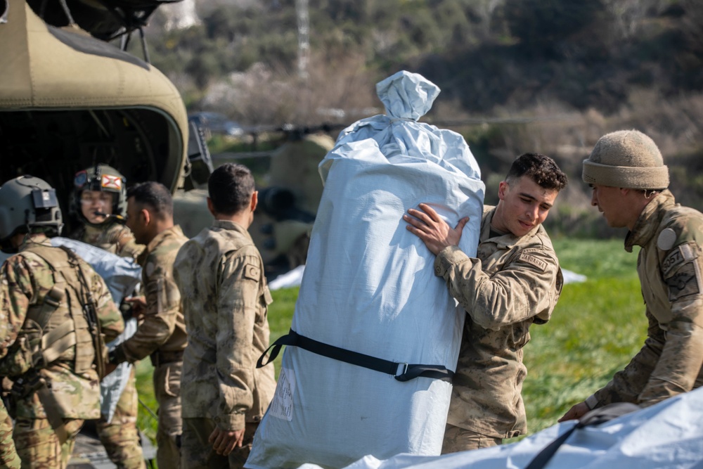 U.S. CH-47F Chinook delivers humanitarian aid supplies to Define, Turkiye