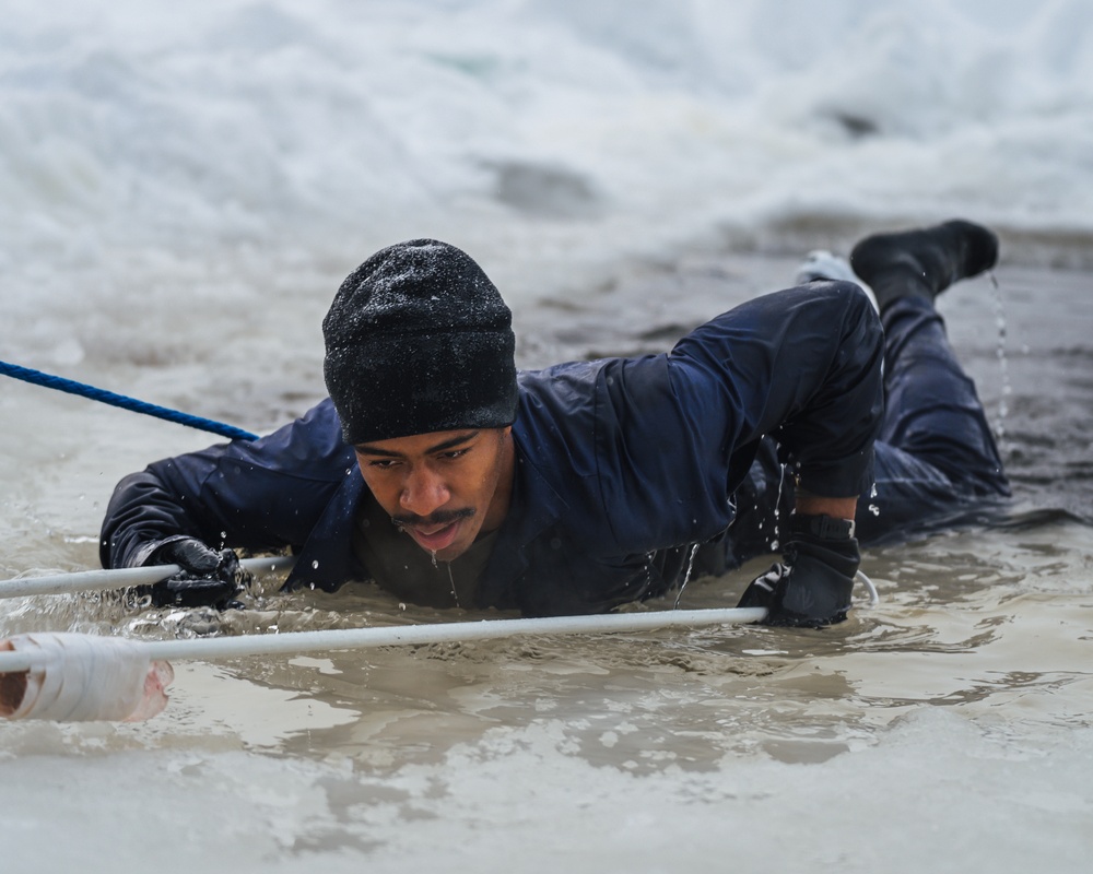 DVIDS Images Soldiers conduct Winter Warfare Training during Arctic