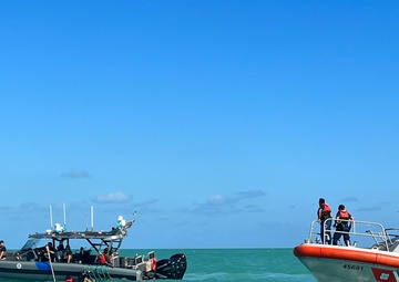 Coast Guard Station Marathon boat crew rescues migrants