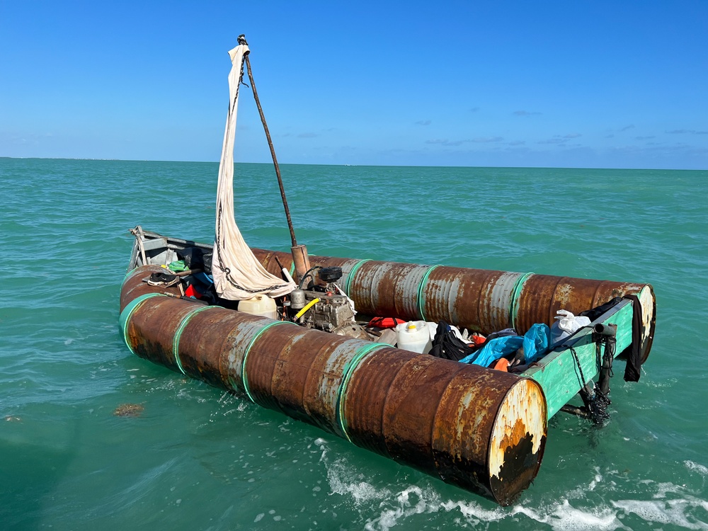 Coast Guard Station Marathon boat crew rescues Cuban migrants