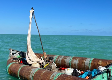 Coast Guard Station Marathon boat crew rescues Cuban migrants