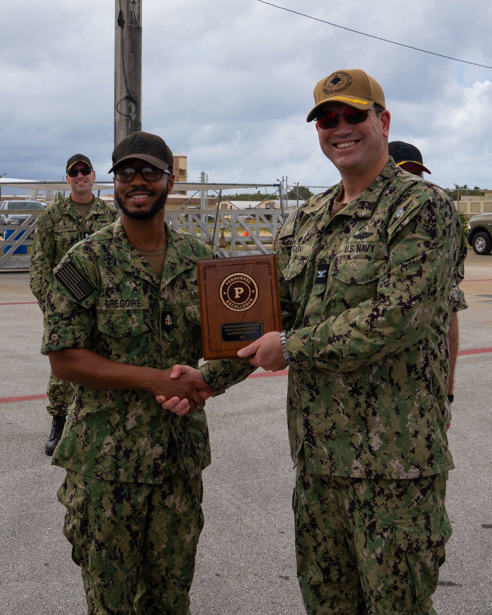 USS Jefferson City receives Personnel Readiness white “P” award