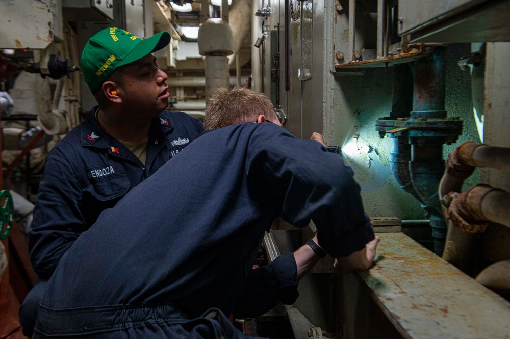 USS Paul Hamilton conducts engineering training drills