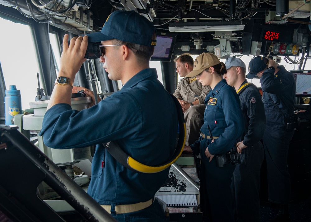USS Paul Hamilton Strait of Hormuz transit
