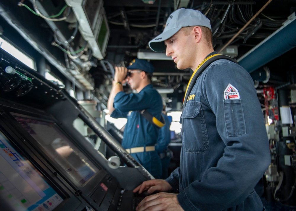 USS Paul Hamilton Strait of Hormuz transit