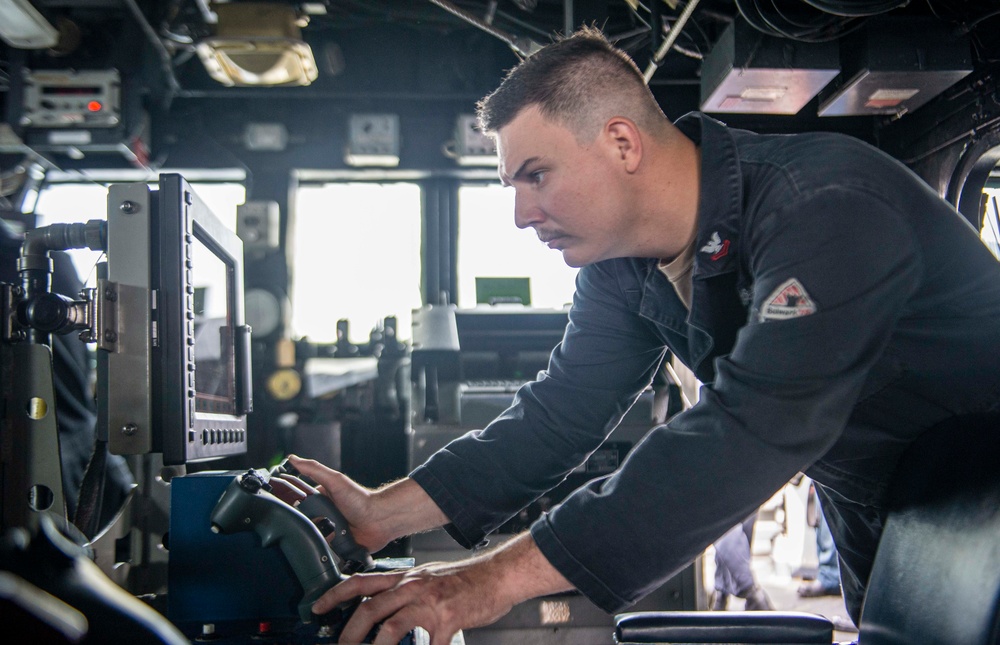 USS Paul Hamilton Strait of Hormuz transit