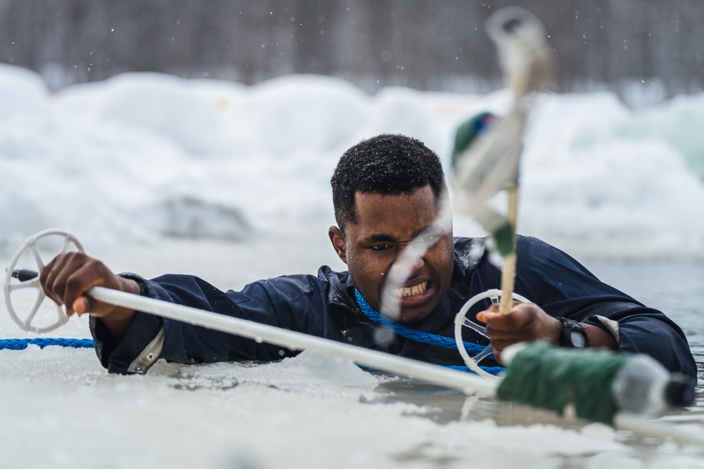 DVIDS - Images - Soldiers Conduct Winter Warfare Training During Arctic ...