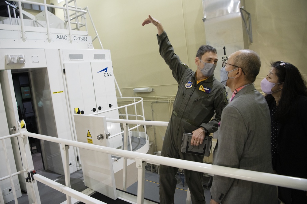 US, Japan partnership takes off during C-130J simulator tours