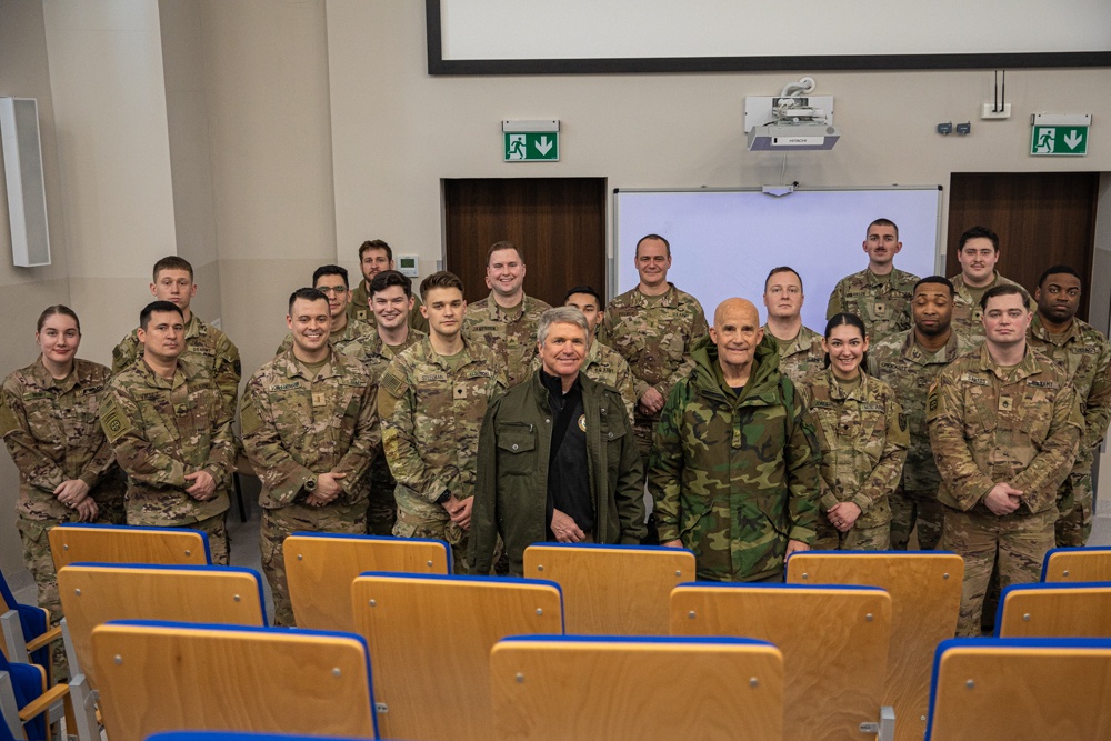 U.S. Senators Visit Soldiers in Poland