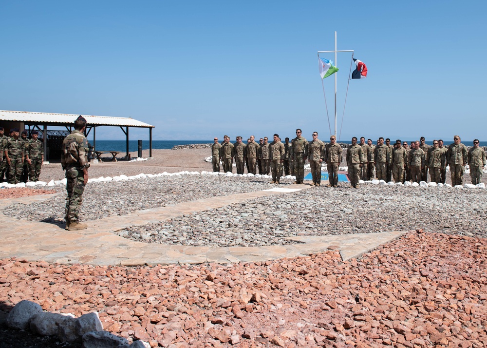 U.S. Service Members deployed to Horn of Africa complete grueling French Desert Commando Course