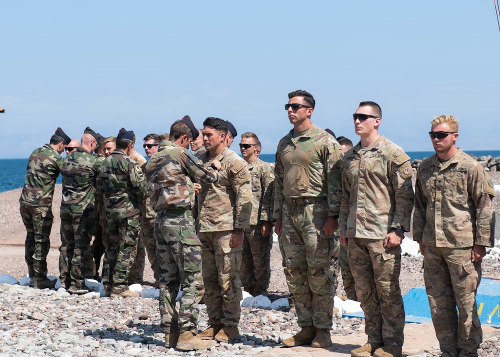 U.S. Service Members deployed to Horn of Africa complete grueling French Desert Commando Course