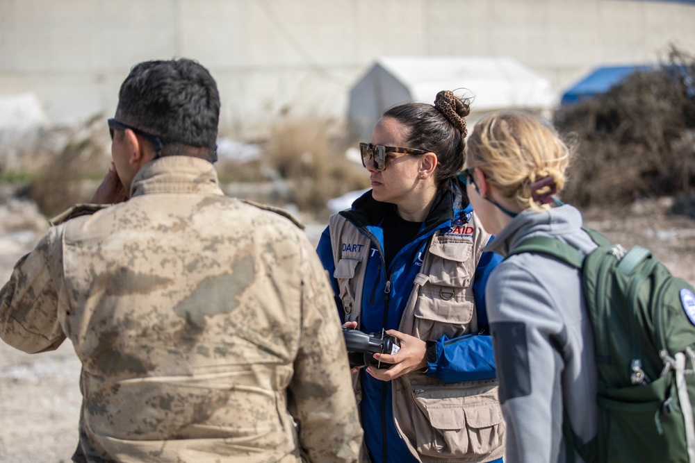 U.S. CH-47F Chinook delivers humanitarian aid supplies to Samandağ, Turkiye
