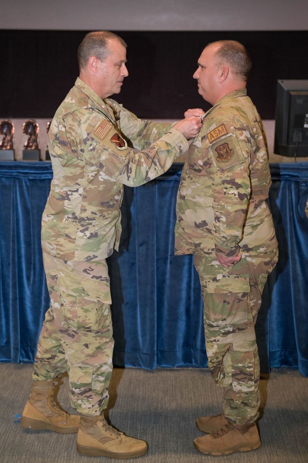 908th Airlift Wing maintainer honored for heroism
