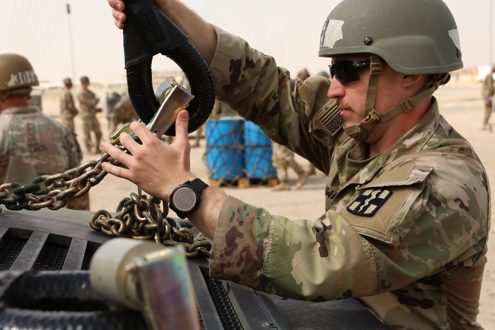 Air Assault students prepare for sling load test