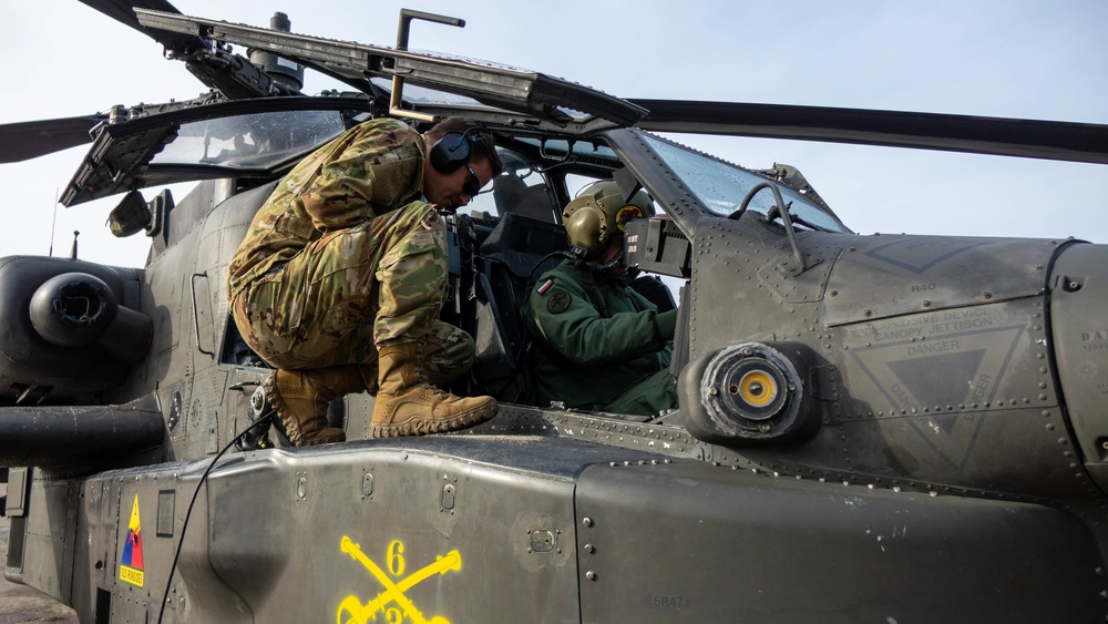 DVIDS - Images - 3-6 Air Cavalry Squadron works with polish on AH-64 ...