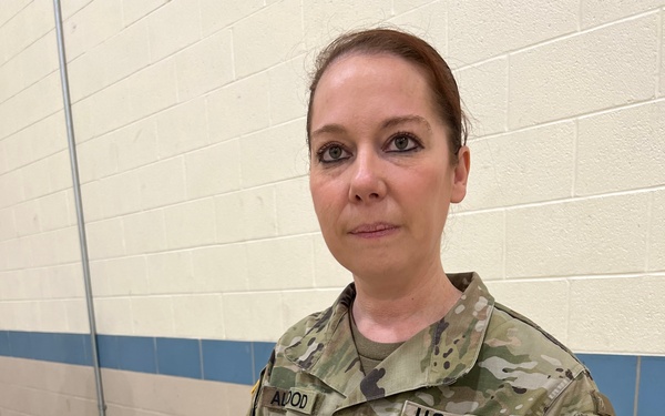 Combat medic puts her training to use at Lenexa armory