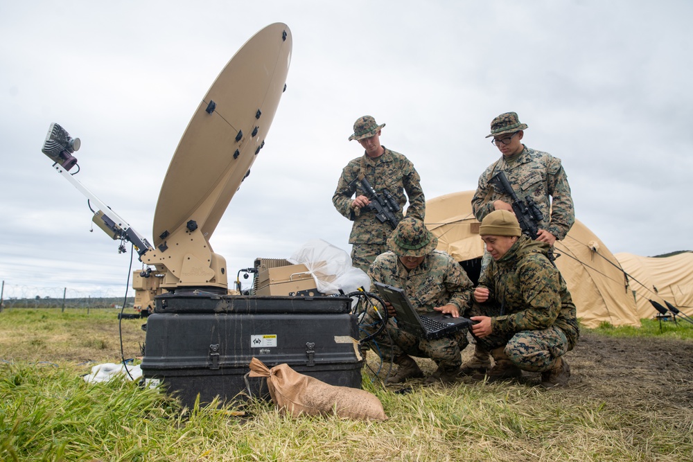 I MIG CERTEX, behind the screen