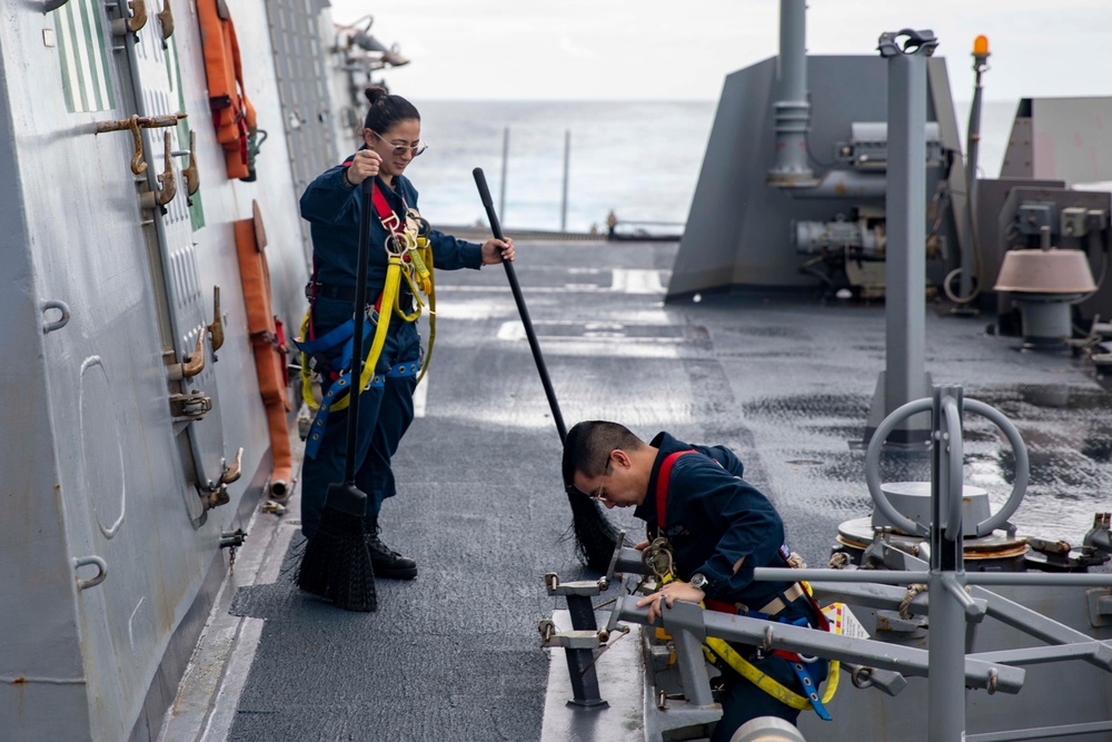 USS Porter Conducts Fresh-Water Wash-Down