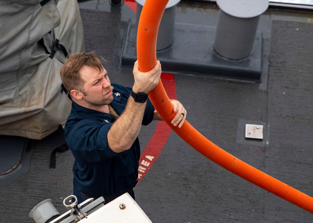 USS Porter Conducts Fresh-Water Wash-Down