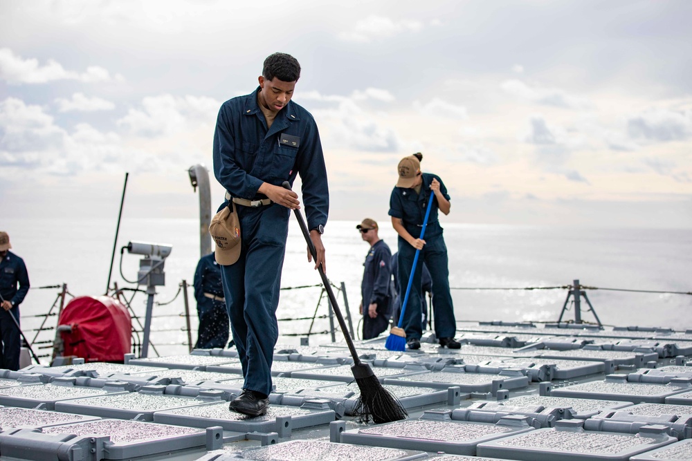 USS Porter Conducts Fresh-Water Wash-Down