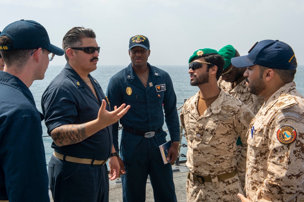 Bahrain Service Members visit USS Paul Hamilton