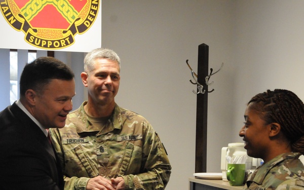 IMCOM-E recognizes excellence at Hohenfels