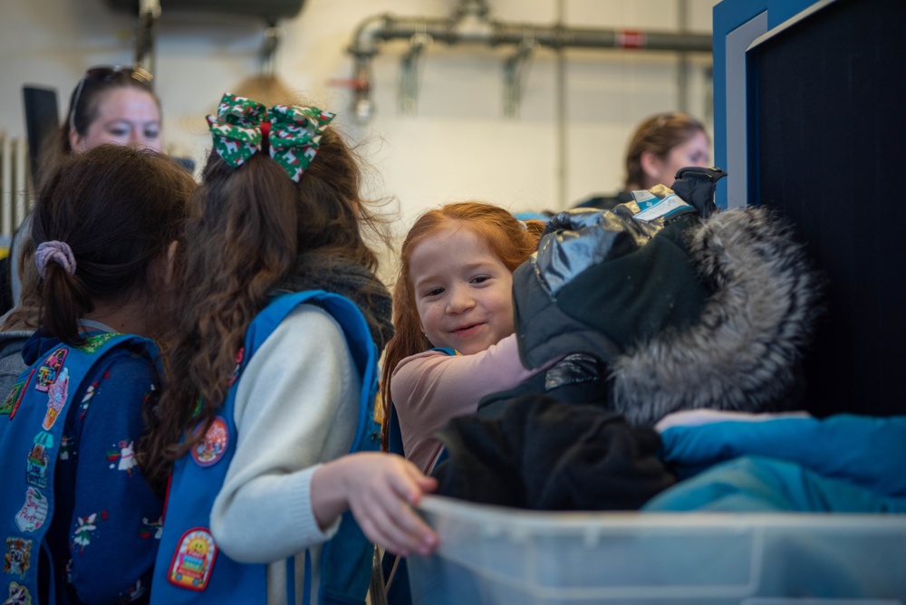 Girl Scouts tour KC-135
