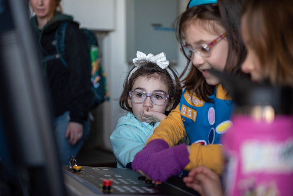 Girl Scouts tour KC-135