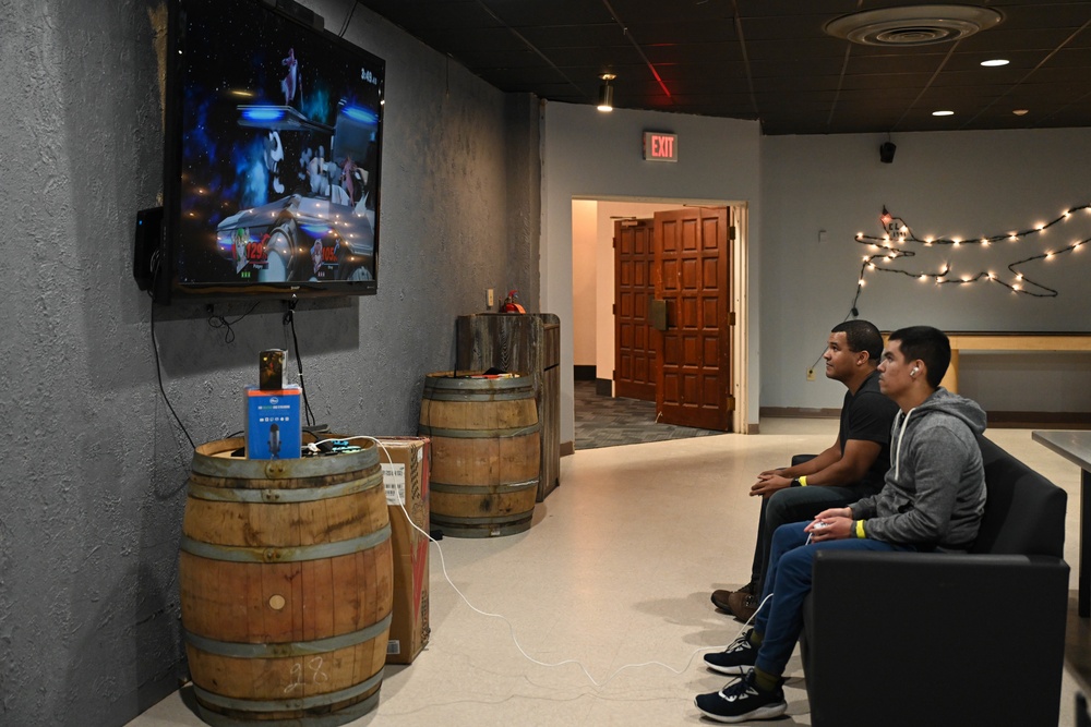 Ellsworth airmen play Super Smash Bros. during Wintervention