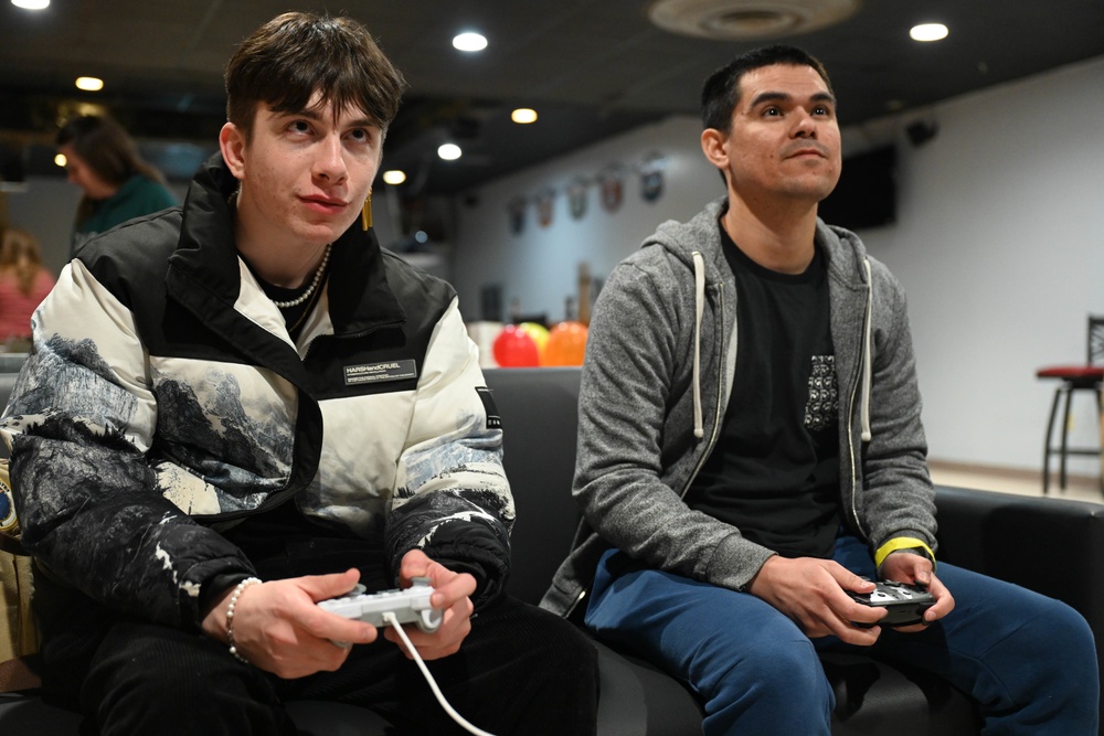 Ellsworth airmen play Super Smash Bros. during Wintervention