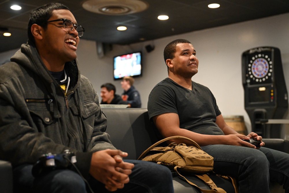 Ellsworth airmen play Super Smash Bros. during Wintervention
