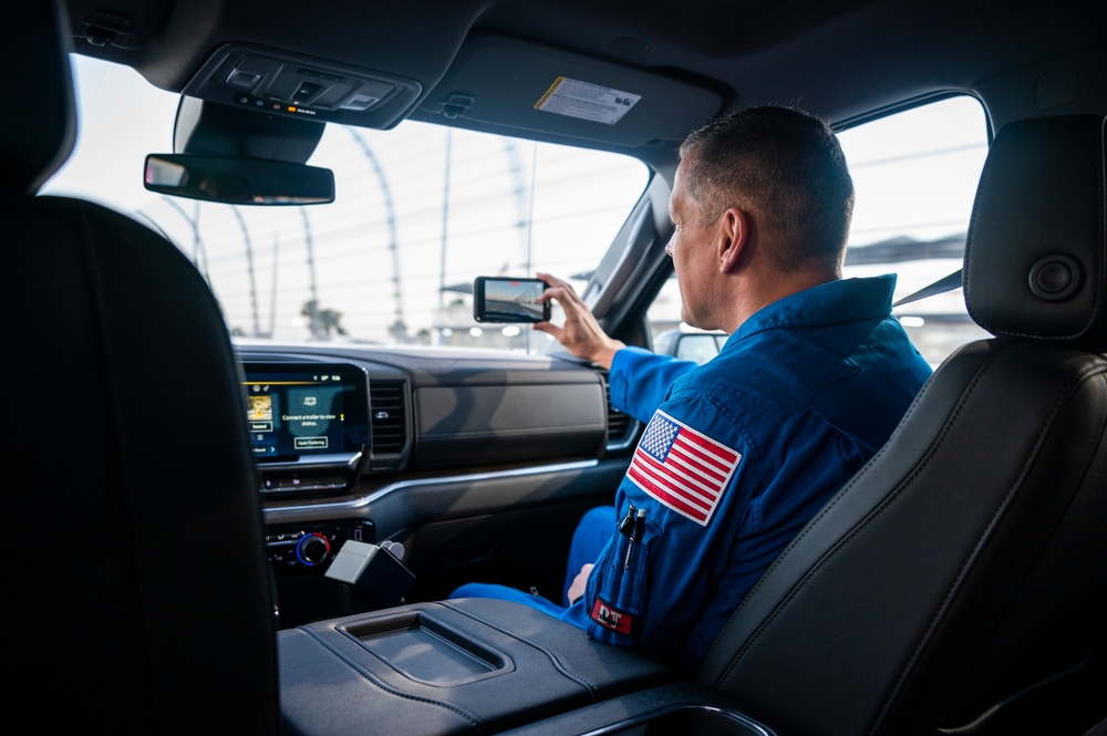 NASA astronaut tours Embry-Riddle University, experiences recruiting at Daytona 500