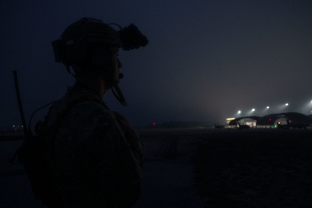 Crews perform hot refuel exercise on U-28A Draco