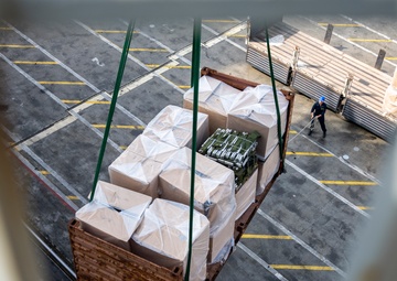 USS Hershel "Woody" Williams delivers supplies to Mersin, Türkiye