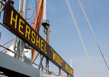 USS Hershel "Woody" Williams delivers supplies to Mersin, Türkiye