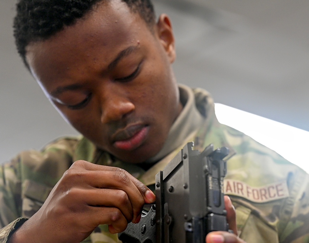 Lightweight machine gun training school