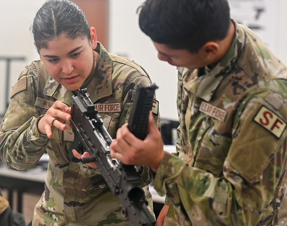 Lightweight machine gun training school