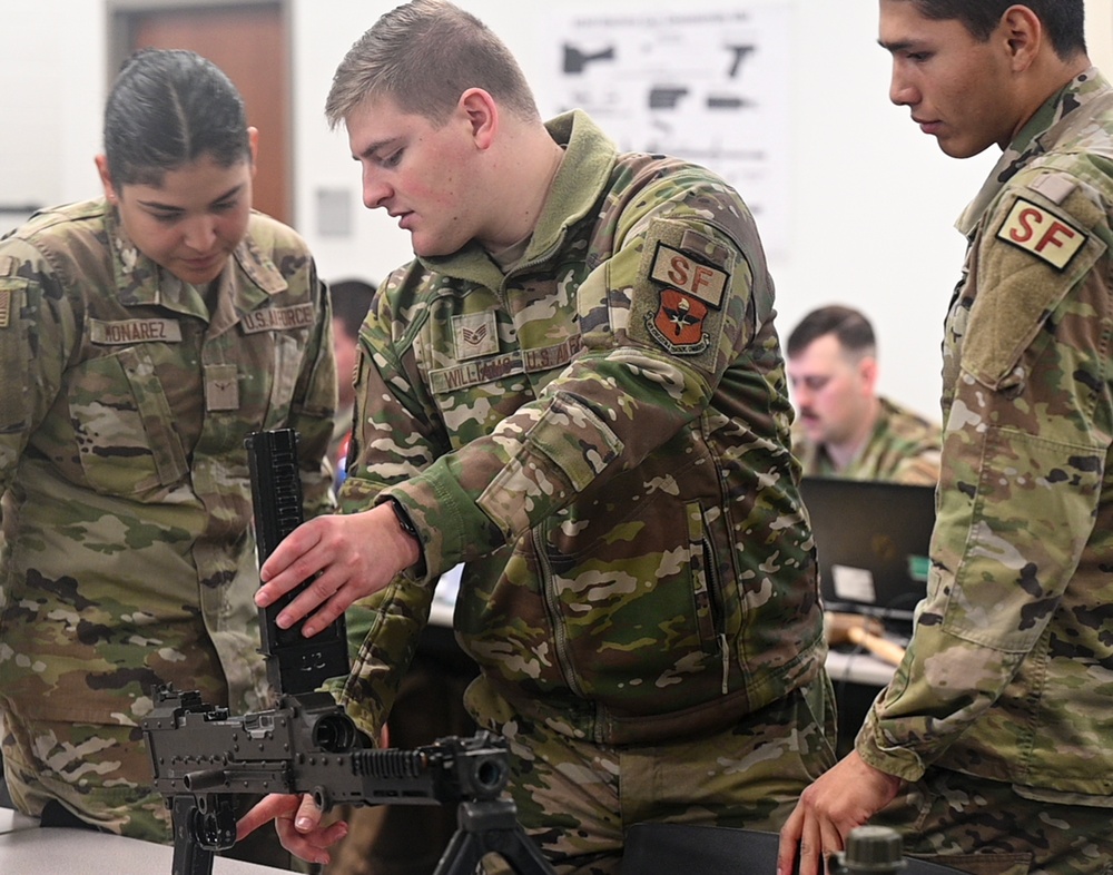 Lightweight machine gun training school