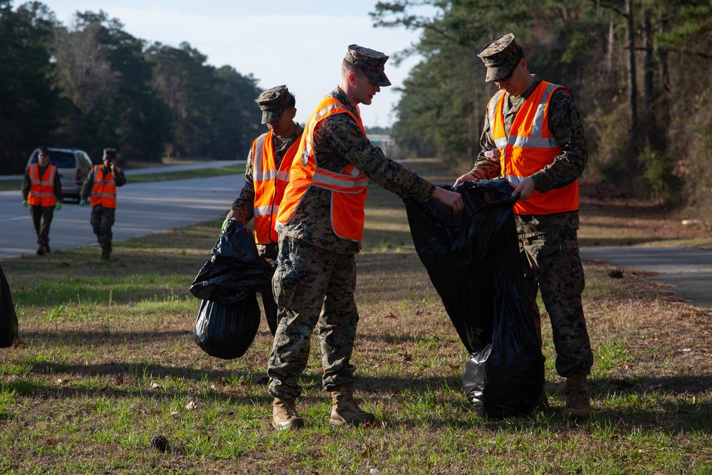 H&amp;S Battalion conducts a base clean-up on MCB Camp Lejeune