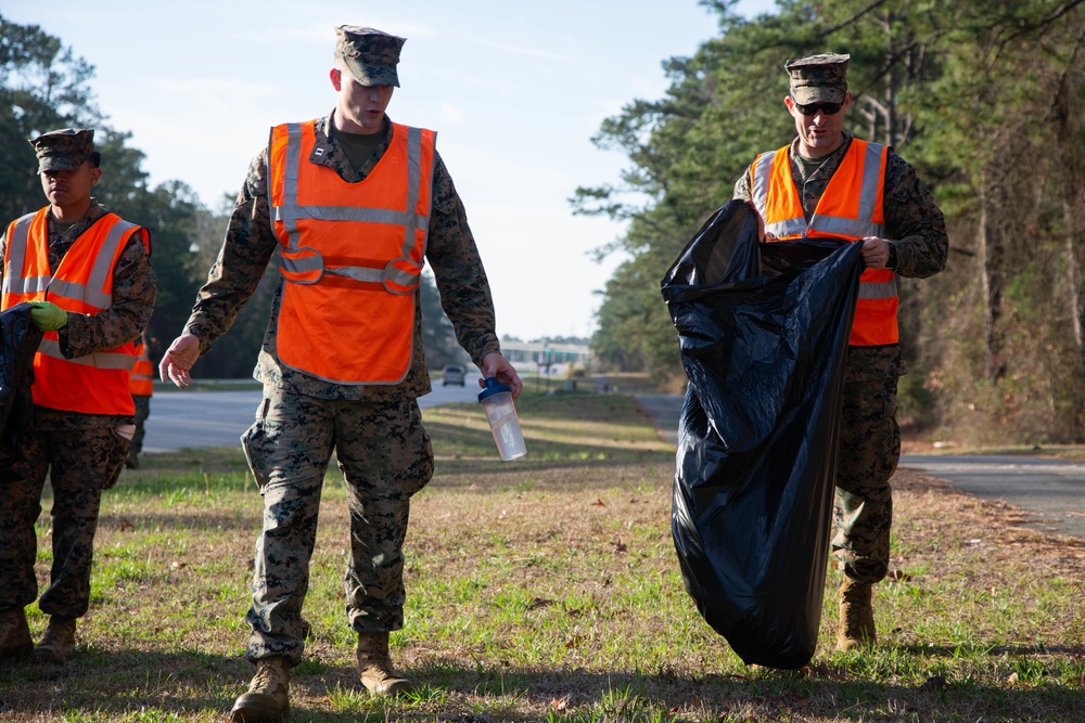 H&amp;S Battalion conducts a base clean-up on MCB Camp Lejeune